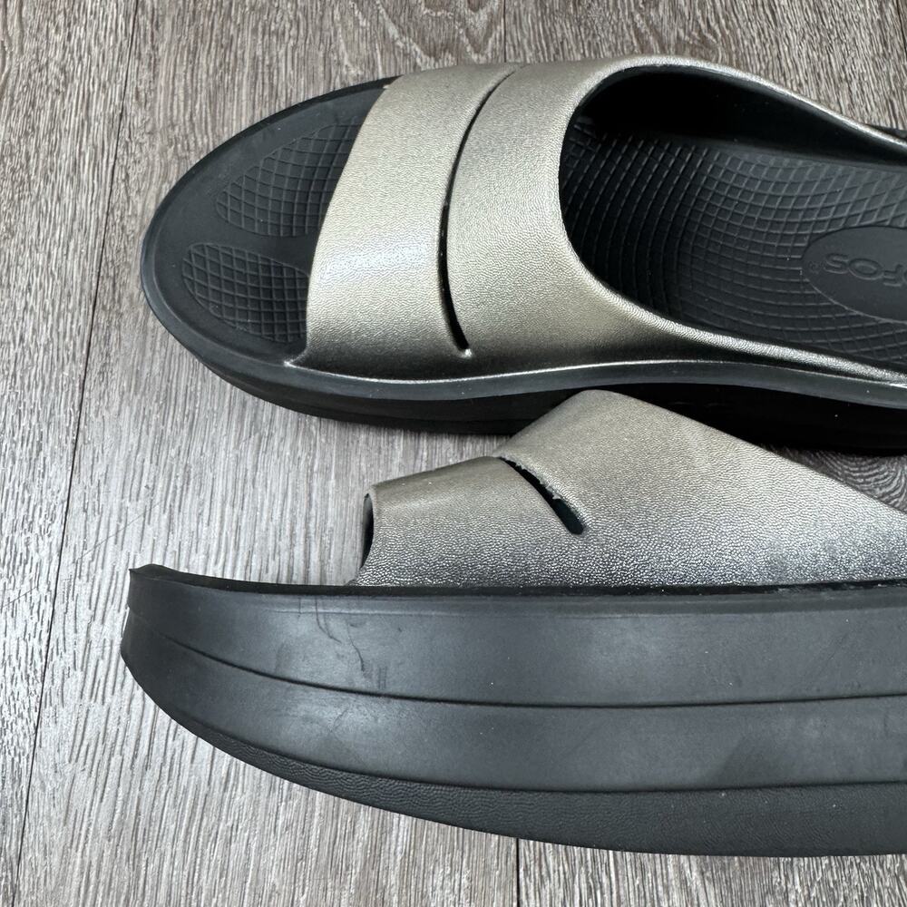 OOFOS OOmega OOahh Luxe Platform Recovery Slides Sandals Metallic Womens 9 - Picture 10 of 16